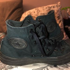 Black converse shoes